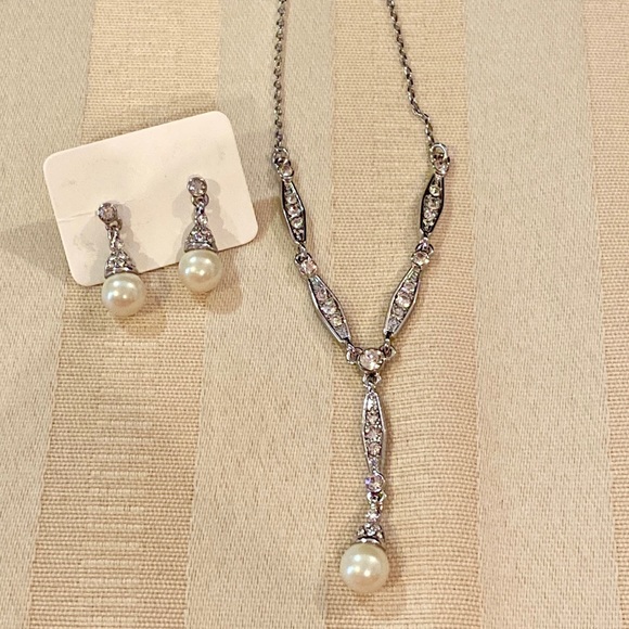 Charter Club Silver/Pearl Earrings & Necklace Set - Picture 3 of 9